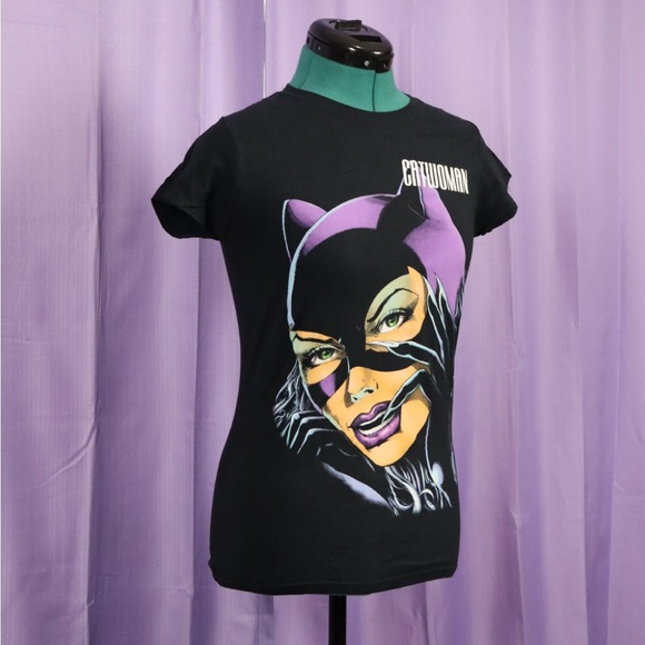 DC Comics Catwoman T-Shirt - Picture 1 of 4